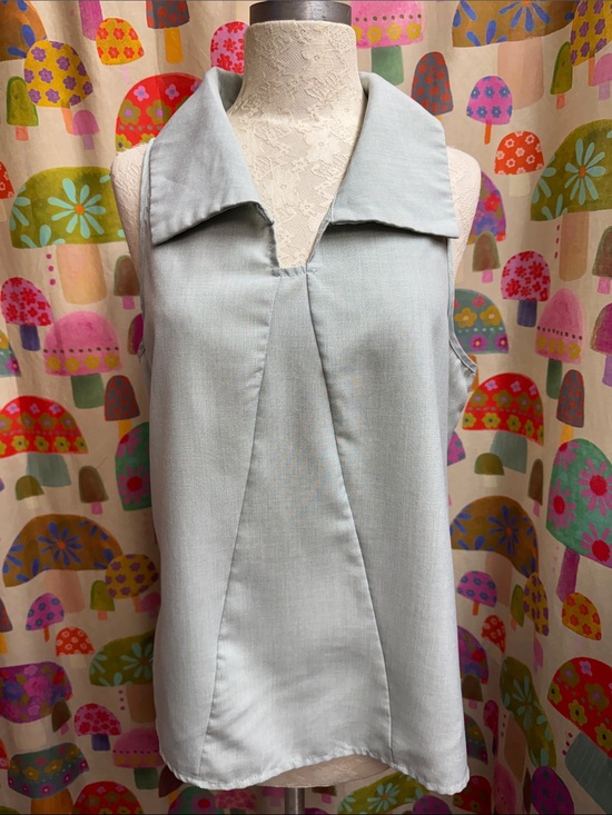 SHEIN Tops - SHEIN Sleeveless Collared Blouse. Large